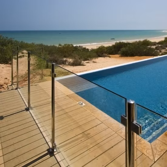  계단 기둥용 LED 조명 유리 난간.  스테인레스 스틸 유리 난간